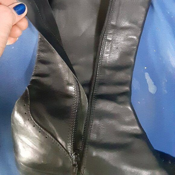 Gianfranco Ferré Black Leather Midcalf Boot - Picture 7 of 11